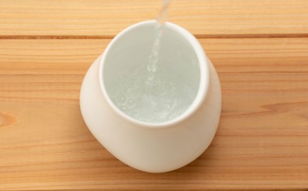 【美濃焼】冷酒グラス G20モデル【陶芸家 山田晋一朗】食器 酒器 おちょこ お猪口 ぐい呑み ぐい飲み お酒 日本酒 白 ホワイト シンプル [MAJ004]