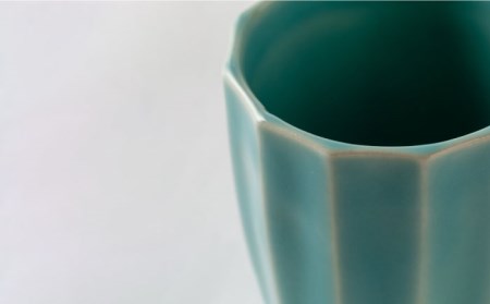 【美濃焼】Sinogi 青磁 徳利・おちょこ3点 酒器セット【株式会社サンエー】食器 片口 お猪口 とっくり 冷酒 日本酒 晩酌 ペア 夫婦 カップル ブルー 青 おしゃれ ギフト プレゼント 贈り物 レンジ対応 食洗機対応 送料無料 [MDP015]