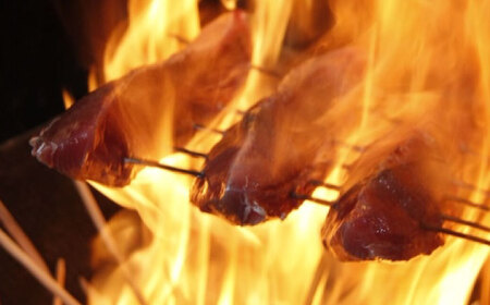【最速発送】藁焼きたたきと鮪たたき詰合せ カツオのわらやき マグロ 海鮮丼 【株式会社 七和】 [ATAX003]　スピード 最短 最速 発送