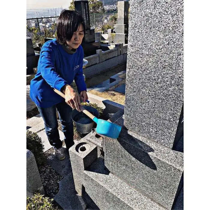 《神戸市内霊園限定》 お花屋さんが行う、お墓参り代行サービス 仏花・写真付き報告書