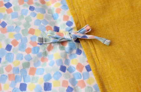 【洛中高岡屋】せんべい座ぶとん （撥水ヌード座布団＆洗えるカバーセット）（宝石ミズ＆菜の花）