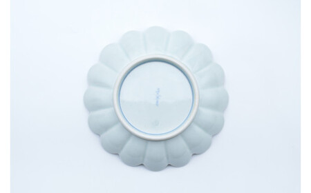 有田焼 文青 錦菖蒲 菊形6.5寸皿 18cm【まるぶんオリジナル】食器 器 うつわ 磁器 和食器 皿 プレート 取皿 中皿 フルーツ皿 菊皿 初期伊万里 赤絵 お正月 ハレの日 手描き 食洗機対応 A30-818