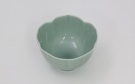 有田焼 黄釉・笹青磁 ペア桔梗型中付【深川製磁】食器 器 うつわ 鉢 小鉢 デザート鉢 セット ペア イエロー ブルー かわいい 電子レンジ対応 A24-1