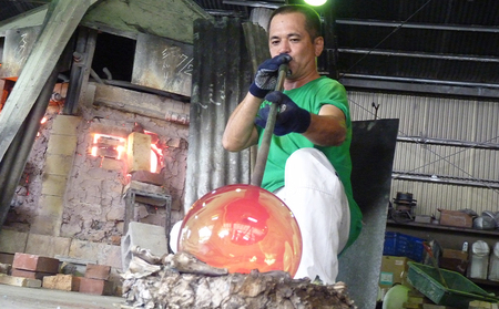 【ドルフィンバブル】　酒器セット（とっくり＆ぐい飲み） 名護市 ガラス 琉球ガラス 森のガラス館 伝統 工芸 やちむん コップ グラス セット プレゼント ギフト 贈答 贈り物 おすすめ 人気 工芸品 食器 お酒 泡盛