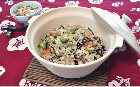 有田焼 熱々のまま食卓へ「Only碗」（アイボリー）【大慶】 土鍋 直火対応 電子レンジ対応 オーブン対応 キッチン用品 調理用具 食器兼用土鍋 うつわ 一人暮らしの土鍋 一人用鍋 レシピ付 A24-28