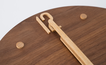 AH12　無垢材の木の掛け時計（ウォールナット）　ラウンド 【 時計 壁掛け 壁掛 シンプル 木製 木目 木 ぶな ブナ 無垢材 むく ウォールナット 】