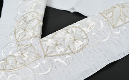 半衿　絽　夏物　白地に白と銀の糸での刺繍　葵の柄   あおい 和装 着物 手洗い可 お茶会 誕生日会 周年 初釜 篠原縫製