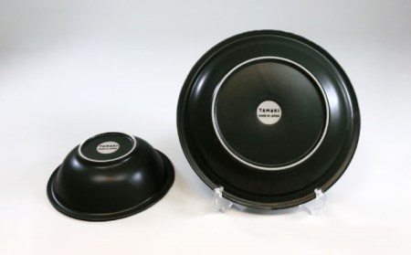 【美濃焼】AirStack ボウル M・プレートL 2色セット（ホワイト＆グリーン）【丸利玉樹利喜蔵商店】食器 皿 鉢 パスタ皿 カレー皿 サラダボウル スープボウル ワンプレート ランチ ディナー 食器セット 軽い スタッキング シンプル ホワイト グリーン 白 緑 レンジ対応 食洗機対応 送料無料 [MCC046]
