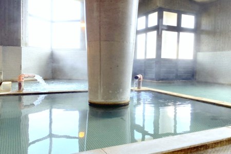 【学びやの里】学びやの里 キャンプ場 貸切券 最大29時間滞在 フリーサイト×60面 オートサイト×7面 温泉利用可 キャンプ場貸し切り利用券 芝生 初心者 ソロ ファミリー グループ トイレ ウオシュレット 給水場 遊具 AM10時チェックイン 翌15時チェックアウト 熊本 阿蘇 小国町 北里柴三郎