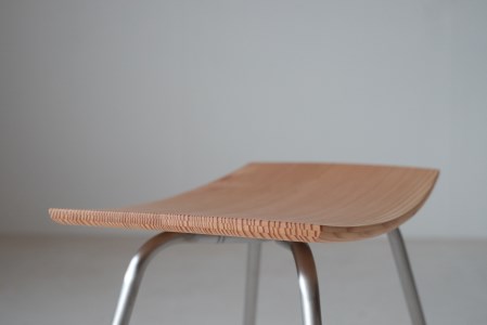 ベーシックなウッドスツール　『mina no mori Stool B(SUSFrame)　＜ミナノモリ スツールB（ステンレスフレーム)＞』　信州南相木村産のカラマツを使用したベーシックなスツール。様々な用途で永くご利用頂きたいベーシックなウッドスツールです。