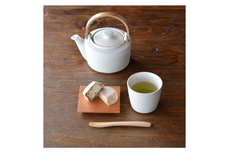 【美濃焼】祥-syo- 土瓶急須ギフト 茶敷き付き 絹【株式会社ロロ】ティーポット 湯呑み シンプル かわいい おしゃれ 贈り物  紅茶ポット 緑茶 ハーブティー おうちカフェ ナチュラル  [MBZ032]