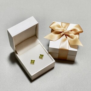 【ジュエリー】K18 イエローゴールド ペリドット 一粒石 ピアス スクエアカット 6mm 保証書付 IA-3179