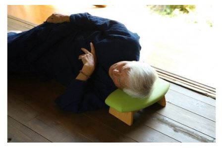 低座椅子 椅子 枕 木製 チェア フットレスト オットマン ソファ 畳 インテリア 国産材 無垢材 フェイスタオル 家具屋アカトシロ ゴイチ(R) レザー（オレンジ）｜E01