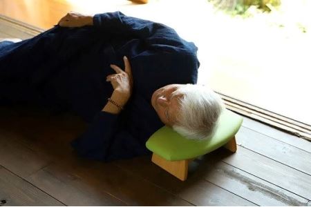 低座椅子 椅子 枕 木製 チェア フットレスト オットマン ソファ 畳 インテリア 国産材 無垢材 フェイスタオル 家具屋アカトシロ ゴイチ(R) レザー（グリーン）｜E02