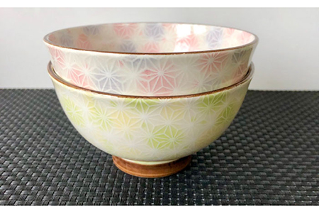 【美濃焼】軽量茶碗 ペアセット 麻の葉 (ピンク・グリーン)【佐橋製陶所】食器  ご飯 和食器 お茶碗 おしゃれ 食器 ご飯茶碗 茶碗 飯碗 ごはん茶碗 茶わん ちゃわん ライスボウル ボウル 和カフェ風 緑 黄 軽量 軽い [MAF013]