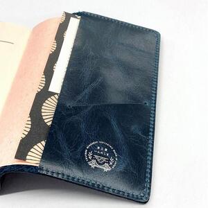 革工房いんのしまシワが楽しめる牛革ブックカバー文庫本サイズ(色:紺)