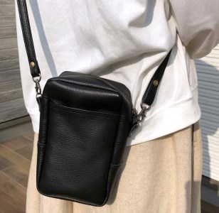 【本革】スマホショルダー スマホポーチ 黒色 斜め掛け ストラップ調整可 長財布入ります [1490]