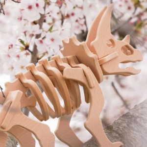 手作り恐竜 トリケラトプス タイプ Sサイズ[ 恐竜 パズル 知育 キッズ 子供 おもちゃ 玩具 ] 立体パズル 組み立て 恐竜のほねほねパズル 工具不要 安全を考えて作られた 手作りの恐竜 