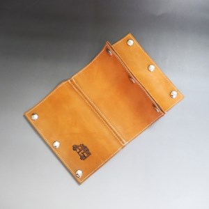 【1077-1】心躍るビンテージレザーの質感！牛革CB缶カバー BEIGE　( 野口オートキャンプ場 協力)