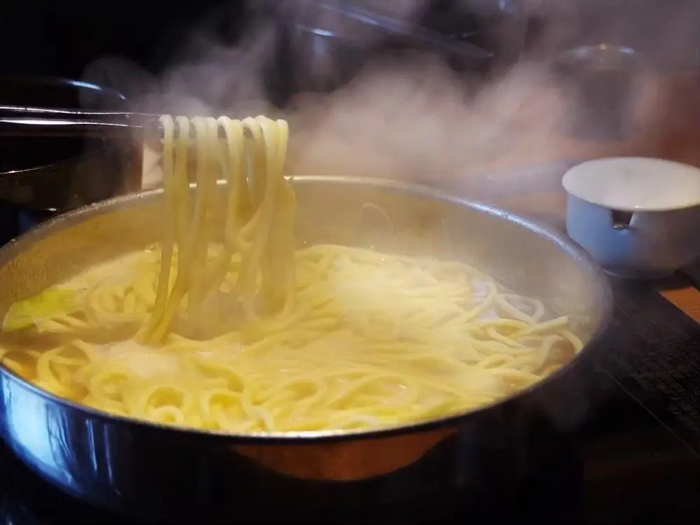 もつ鍋 博多もつ鍋 前田屋 味噌味 もつ鍋セット 鍋セット 小腸 国産 牛もつ 和牛ホルモン ホルモン お取り寄せグルメ ご当地グルメ 鍋 冷凍 福岡県 福岡市 福岡 博多