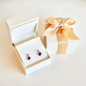 【ジュエリー】K10 イエローゴールド アメシスト 縁どり ピアス 保証書付 SE-2861