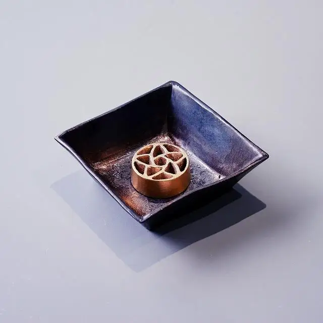 花をみずみずしく長持ち！銅合金製 針のない剣山と金属釉 水盤のセット（Hana Sサイズ）