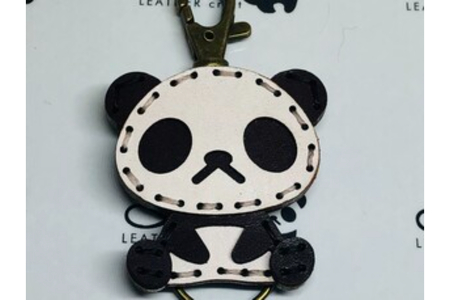 ヤブ＆zooパンダ レザーキーホルダーセット 一点もの 革 キーリング レディース メンズ 鍵 バッグチャーム ストラップ 革小物 かわいい 動物 キャラクター ギフト プレゼント 送料無料 ku022-007-r