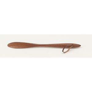 【ギフト用】旭川家具　コサイン　エントランススツールと靴べら(S)のセット　ウォルナット 【 旭川家具 北海道 旭川市 木製 家具 選べる樹種 玄関用スツール 靴べら コンパクトスツール 奥行コンパクト 手触りの良い仕上げ 快適玄関 お出かけスムーズ 贈り物 プレゼント 記念品 シンプル ナチュラル 手作り 北欧 おしゃれ 天然木 無垢 】_00083
