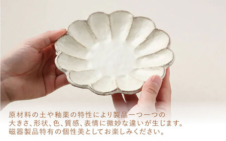 【美濃焼】リンカ 15.5プレート ペアセット 白練×黒練【カネコ小兵製陶所】【TOKI MINOYAKI返礼品】食器 ケーキ皿 副菜皿 取り皿 ランチ ディナー ティータイム ギフト プレゼント シンプル おしゃれ [MBD171]