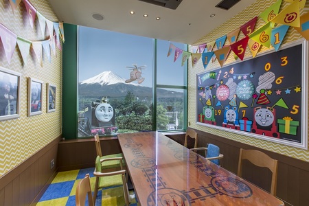 【ハイランドリゾート】ランチブッフェ・ペアチケット+トーマスパーティールーム付き