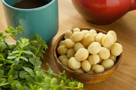 4種の素焼きミックスナッツ 2.01kg(670g×3袋) 素焼き チャック付き 健康 美容 直火焙煎 煎りたて うさぎや くるみ アーモンド マカデミアナッツ カシューナッツ