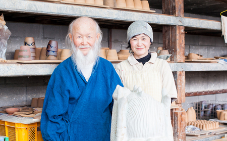 沖縄県【丸勇陶房】箸置き（サングヮー）5個 やちむん お守り 箸置き 陶芸 陶芸品 焼き物 沖縄 お土産 ご当地 送料無料 名護市 焼物 なごし ふるさと納税 伝統工芸 伝統工芸品 はしおき 小物 プレゼント お箸置き