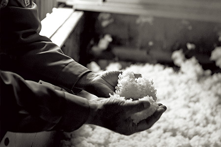 【本格米焼酎】 ｢ 白岳 KAORU ｣ +「白岳」紙パック 各1800ml×1本 計2本セット 25度 【 熊本県 多良木町 本格 本格米焼酎 米焼酎 白岳 はくたけ KAORU 吟醸香 飲み比べ 甘み コク バランス こだわり 晩酌 お酒 酒 焼酎 ソーダ割り 香り おすすめ 】018-0494