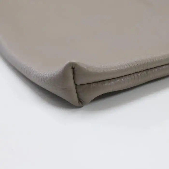 MASSTARD -MINIMAL LEATHER POUCH LARGE- GREIGE