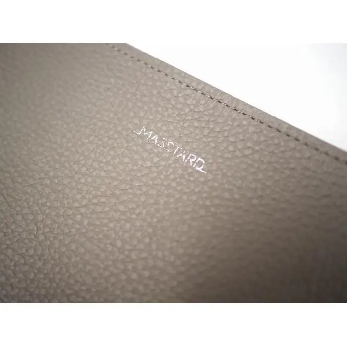 MASSTARD -MINIMAL LEATHER POUCH MEDIUM- GREIGE
