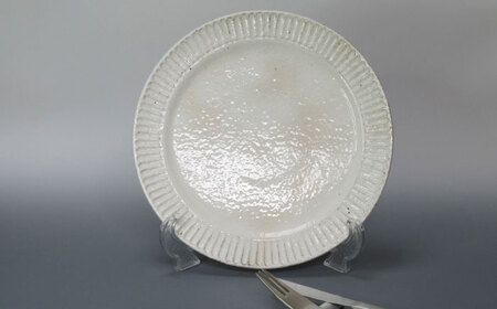 【美濃焼】鎬 25cm プレート 粉引（細） 2枚セット【藤山窯】【TOKI MINOYAKI返礼品】焼き物 お皿 皿 食器 おしゃれ 縁 リム しのぎ かわいい 大皿 ディナープレート ワンプレート 盛り皿 パスタ皿 主菜皿 サラダ皿 デザート皿 カフェ食器[MAH126]