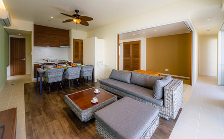 アーマンスイートヴィラ済井出１棟貸し（8名様まで）素泊り宿泊券＋『calm凪』屋我地島焼詰め合わせ2セット 宿泊 チケット 宿泊券 観光地 旅行 観光 宿泊施設 ヴィラ ファミリー 家族 カップル 友人 バカンス 贈り物 プレゼント 人気 おすすめ 沖縄 陶器 やちむん