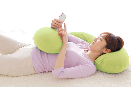 MOGU スマホ抱き枕 ライトグリーン 寝ながら スマホ や ゲーム スマートフォン だきまくら だき枕 U字 男性 女性 おすすめ ゲーミング クッション 抱きまくら おすすめ 人気 スマホクッション ゲーミングクッション プレゼント ギフト モグ 三木市