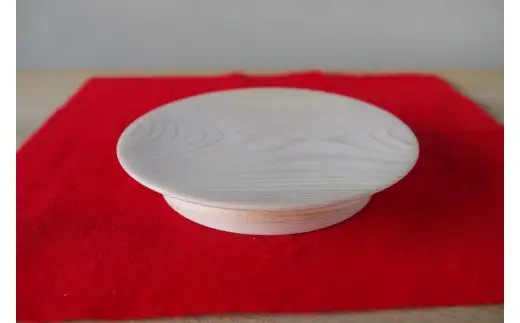 職人がひとつひとつ手作りで作るひのきの鏡餅 F4N-0022