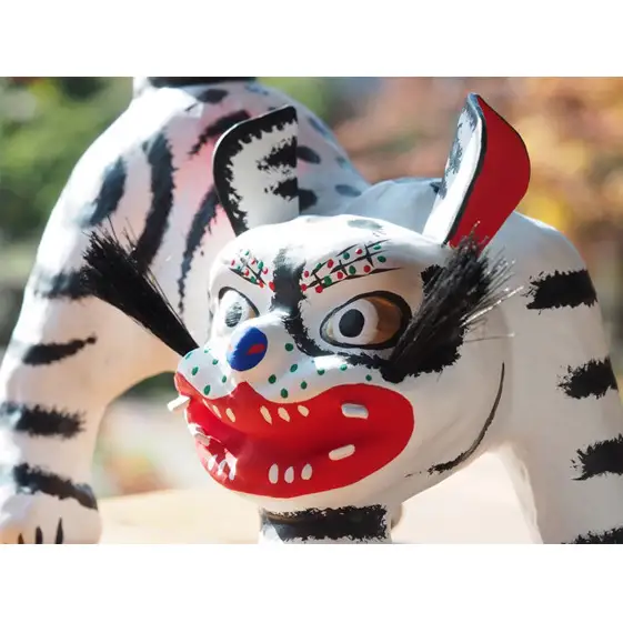 【ふるさと納税】腰高とら（こしだかとら）Mサイズ 白色 伝統工芸品 張り子 干支 寅年 手づくり 縁起物 魔除け おしゃれ 置物 インテリア おもちゃ 人形 民芸品 