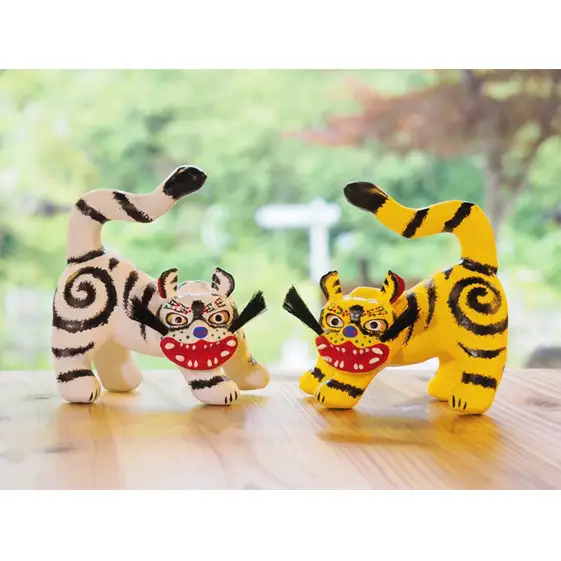 【ふるさと納税】腰高とら（こしだかとら）セット Sサイズ 黄色・白色 伝統工芸品 張り子 干支 寅年 手づくり 縁起物 魔除け おしゃれ 置物 インテリア おもちゃ 人形 民芸品 