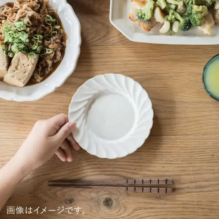 【波佐見焼】輪花丸皿 白マット 2枚セット 食器 皿【イロドリ】[KE52] 波佐見焼