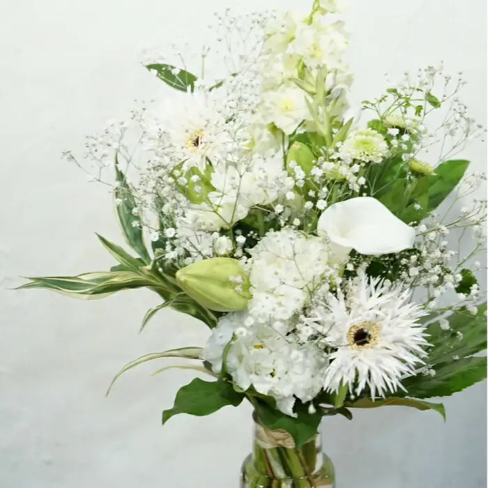 【6回定期便】季節のおすすめ生花花束一対 お供え 供花 初回花瓶付 【株式会社tomoni】 [ATCG031]