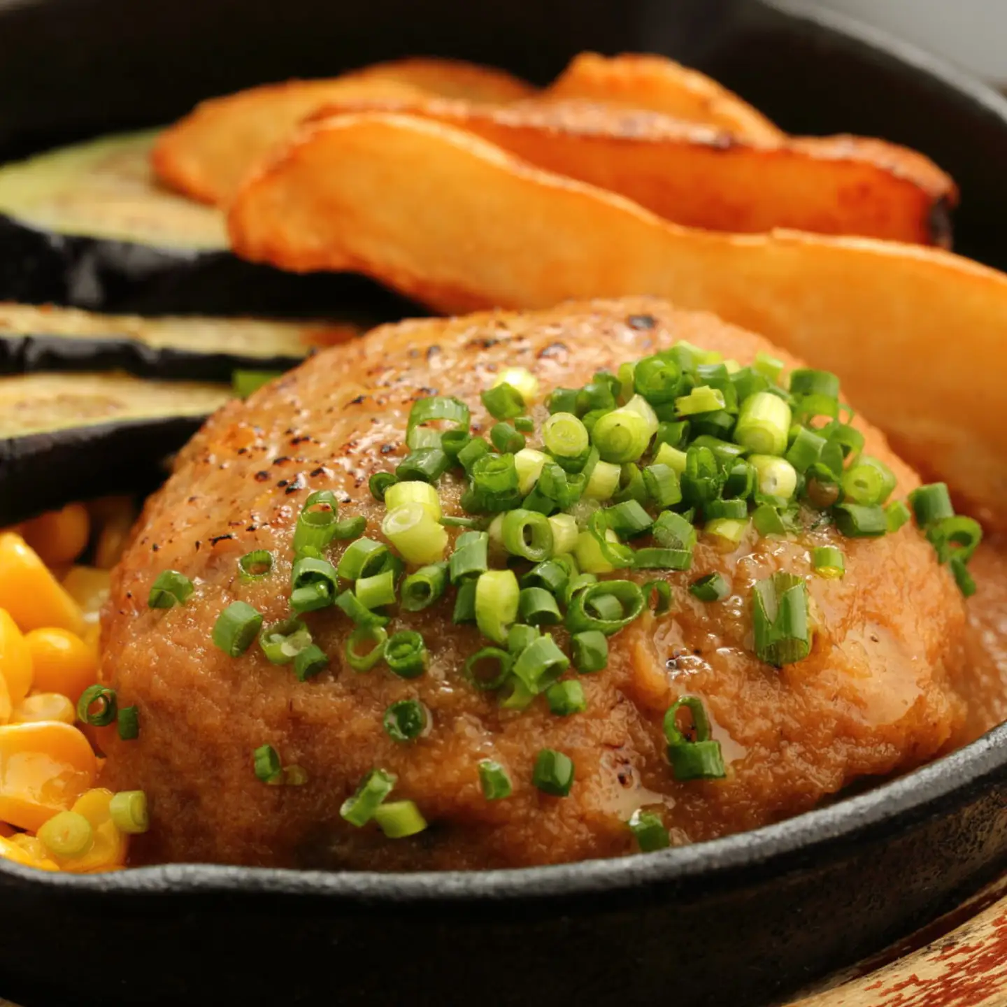 佐賀牛と若楠三元豚のハンバーグ 食べ比べセット 計8個（各4個×2種） / 佐賀県 / 株式会社ナチュラルフーズ [41AFAB008]