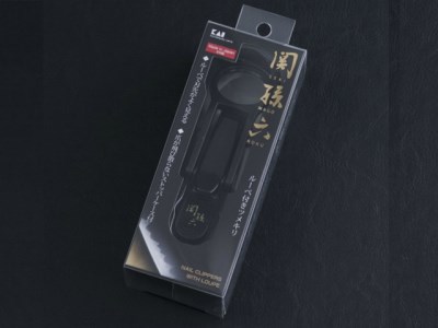 H7-138 ＜刀匠 ◇貝印 関孫六の伝統から生まれたツメキリ＞ ◇貝印 関孫六 ルーペ付きツメキリ ～ルーペ付きだから爪がしっかり見えて切りやすい 虫眼鏡 ルーペ 拡大 爪切り つめきり 黒～