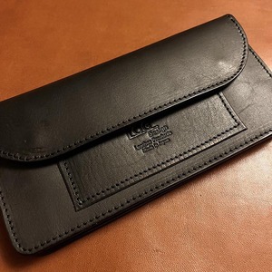 財布 美しいヌメ革で作られたロングトラッカーウォレット ブラック 財布