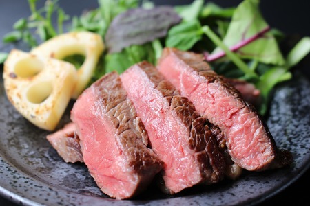 特選近江牛　赤身ステーキ【200ｇ×２枚】黒毛和牛 切り落し 和牛 国産 近江牛 ブランド牛 三大和牛 牛肉 冷凍 贈り物 ギフト プレゼント 黒毛和牛 B-C04　株式会社びわこフード(近江牛専門店 万葉) 東近江