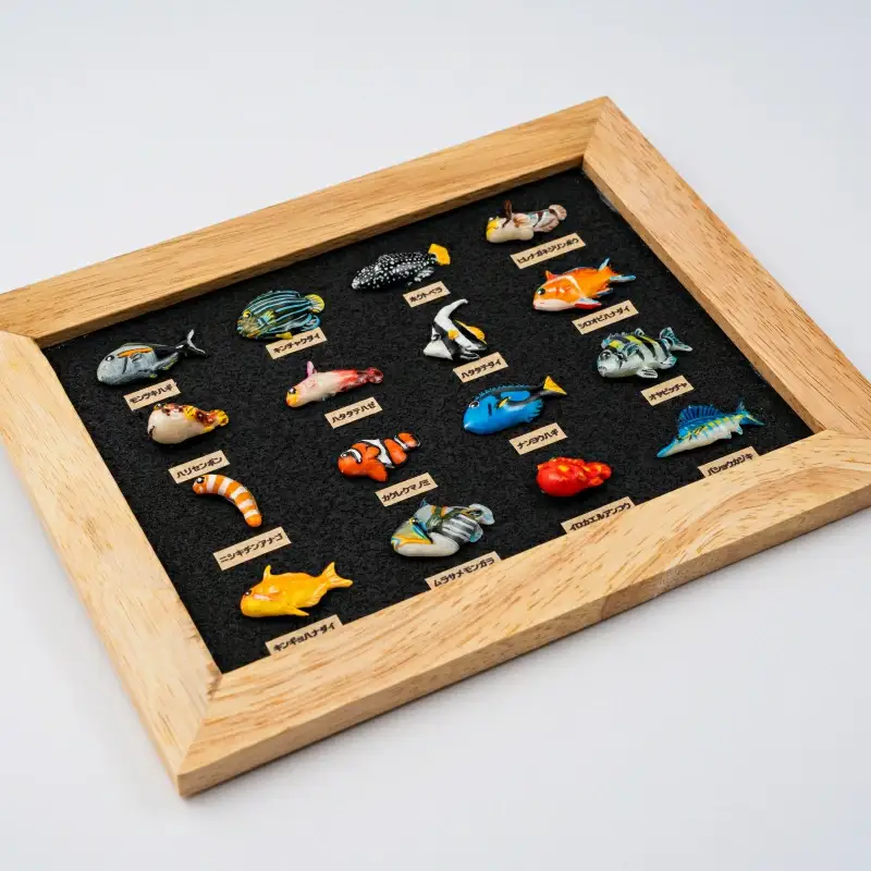 トロピカルフィッシュ16種　レリーフ  /  魚 さかな フィッシュ 釣り 海 うみ クマノミ 海水魚 海の生き物 鍵 かぎ 家 車 自転車 かわいい お土産 雑貨 思い出 プレゼント ギフト すさみ 【mac008A】