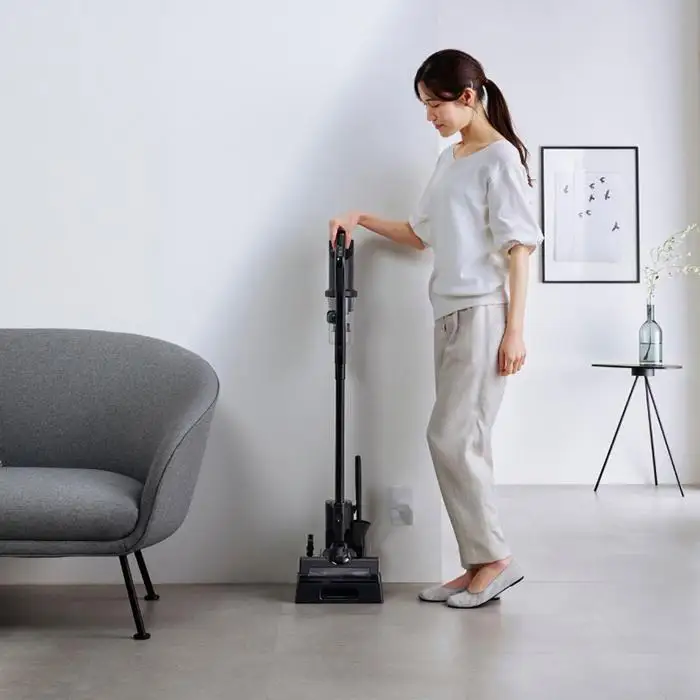 掃除機 充電式サイクロンスティッククリーナー コードレス サイクロン式 置くだけで充電 自走式 アイリスオーヤマ パワフル パワーヘッド SCD-185PM-Bブラック