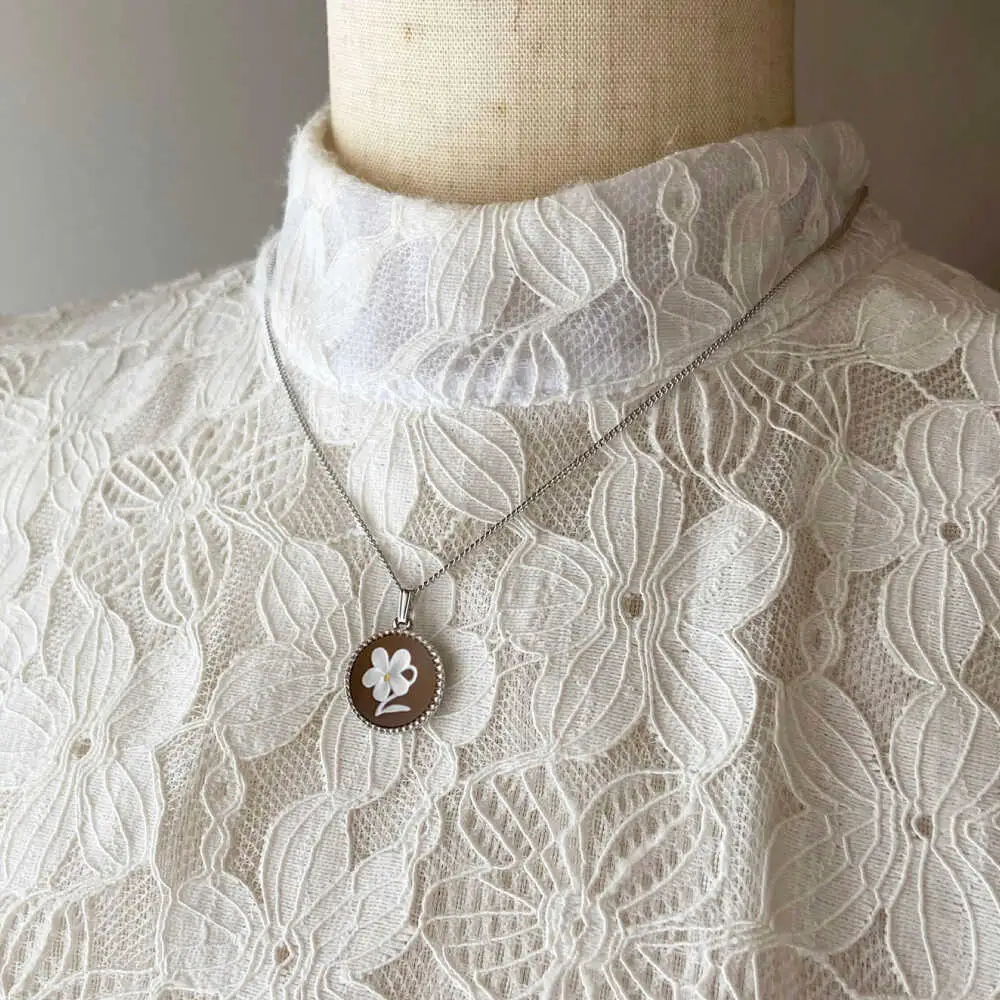 ＜ROUND＞スミレシルバーペンダント ブラウン/ アクセサリー 装飾品 ブローチ ペンダント カメオ アンティーク レトロ / 瀬戸市 / 陶華 [BBCD004]